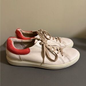Women’s Ecco White Leather Shoes Sneakers (Size 39 or USA 8-8.5)